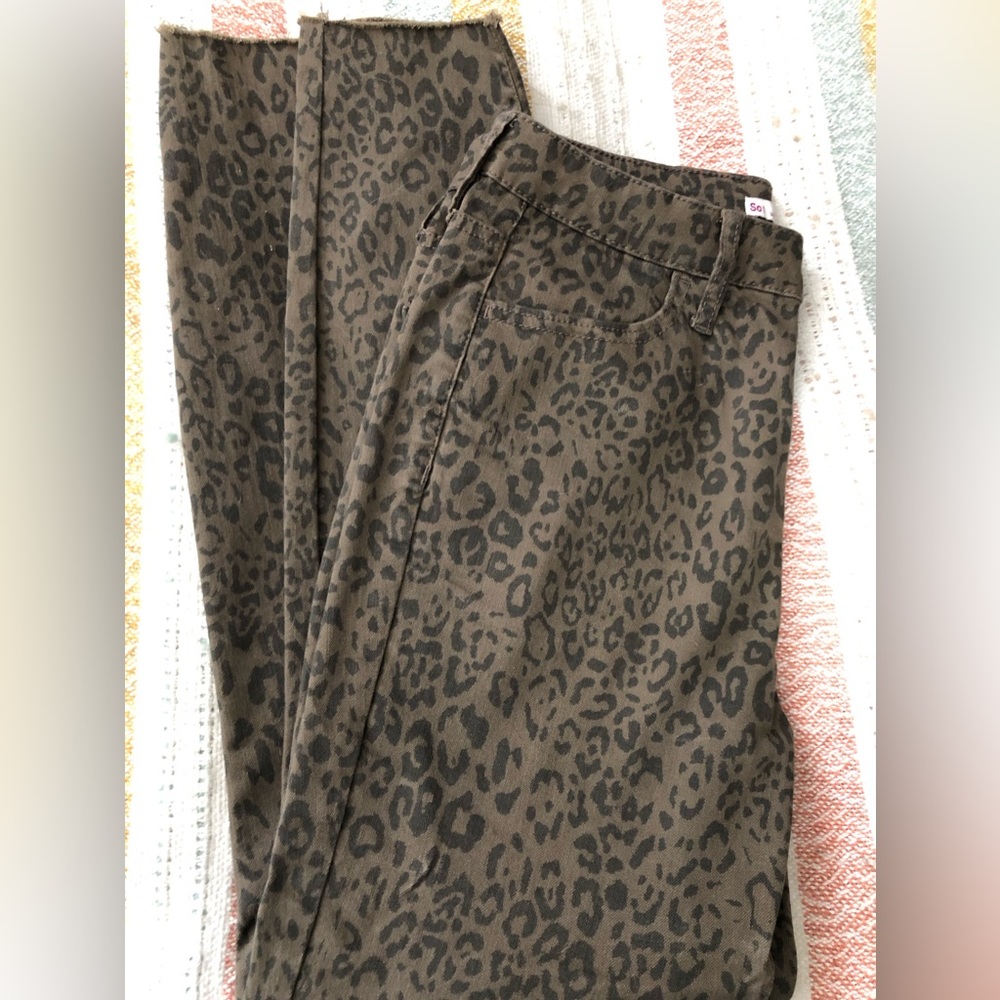 Woman’s Cheetah 🐆 print pants - Picture 4 of 10